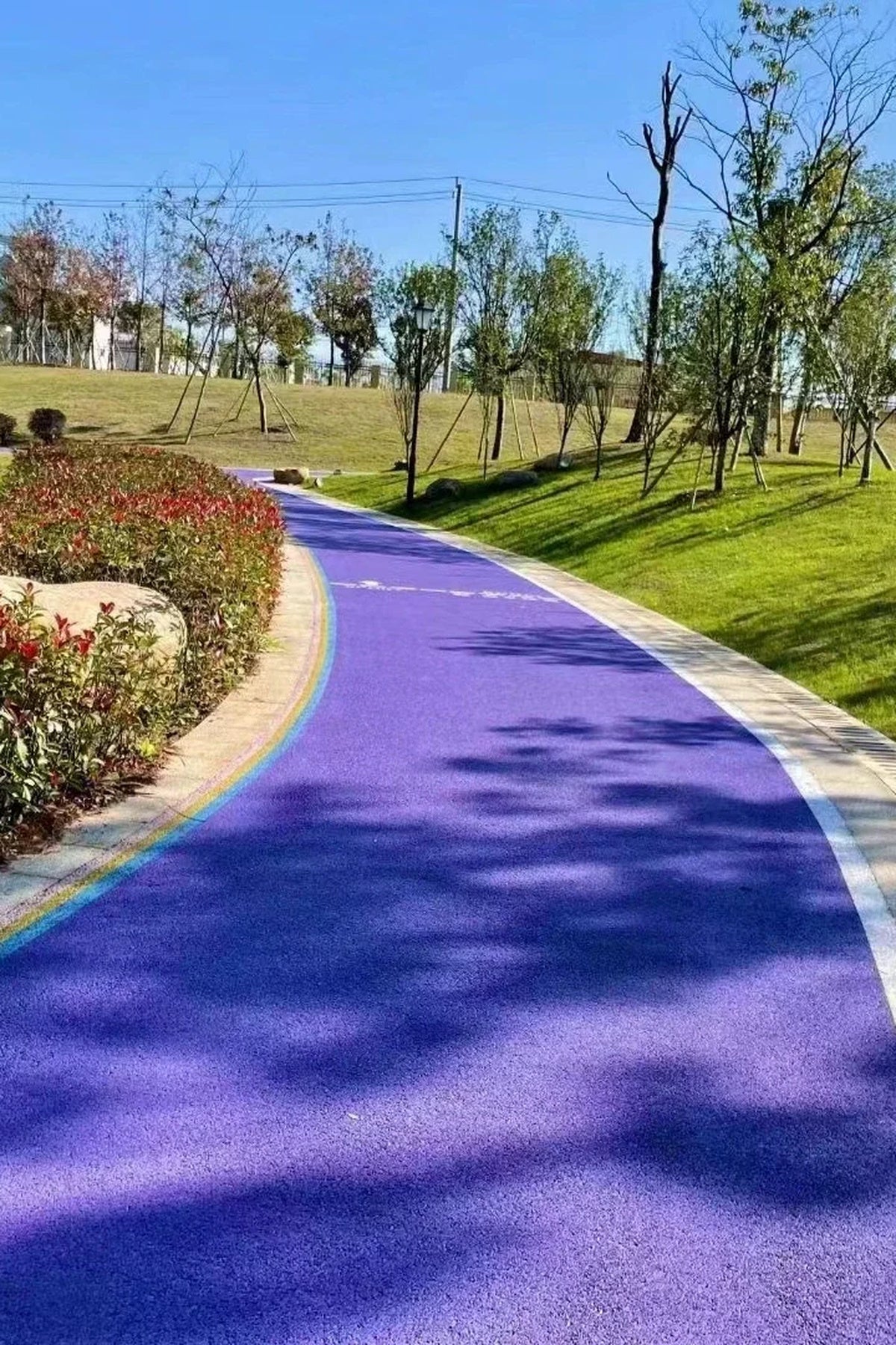 What Determines the Service Life of Colored Anti-Slip Pavement?