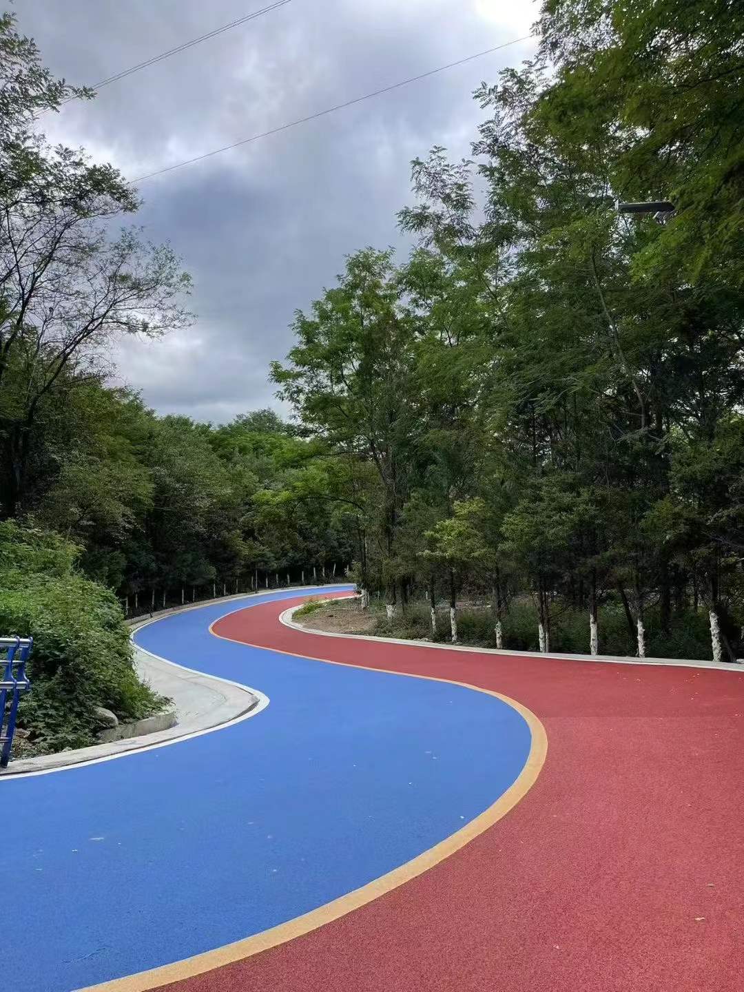 Revestimento de pavimento de segurança colorido à base de água