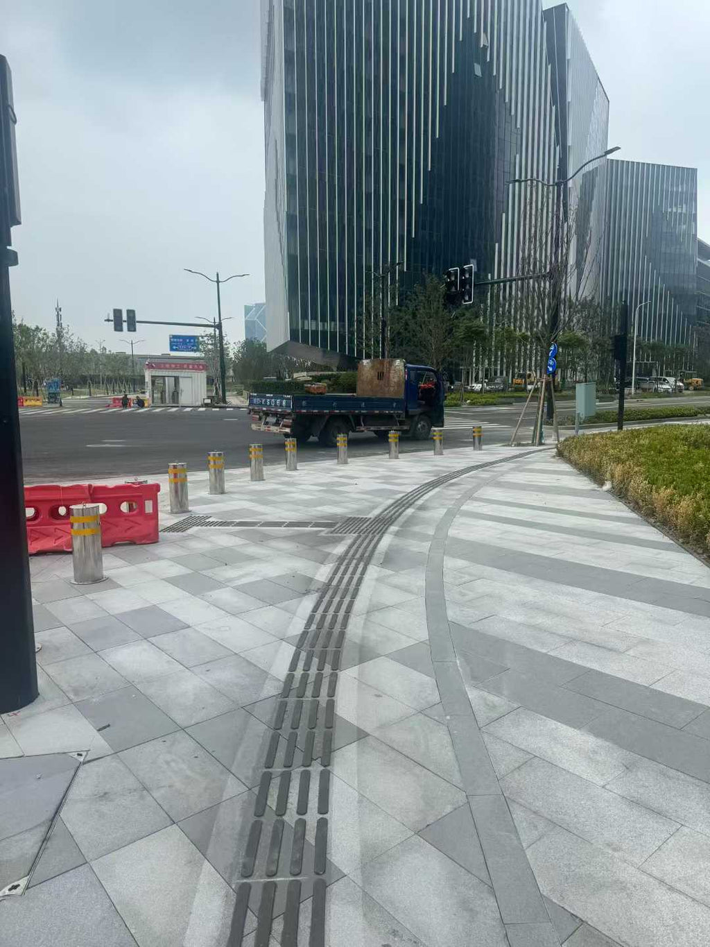 现场浇筑式触觉警示铺装 | 现场浇筑盲道表面