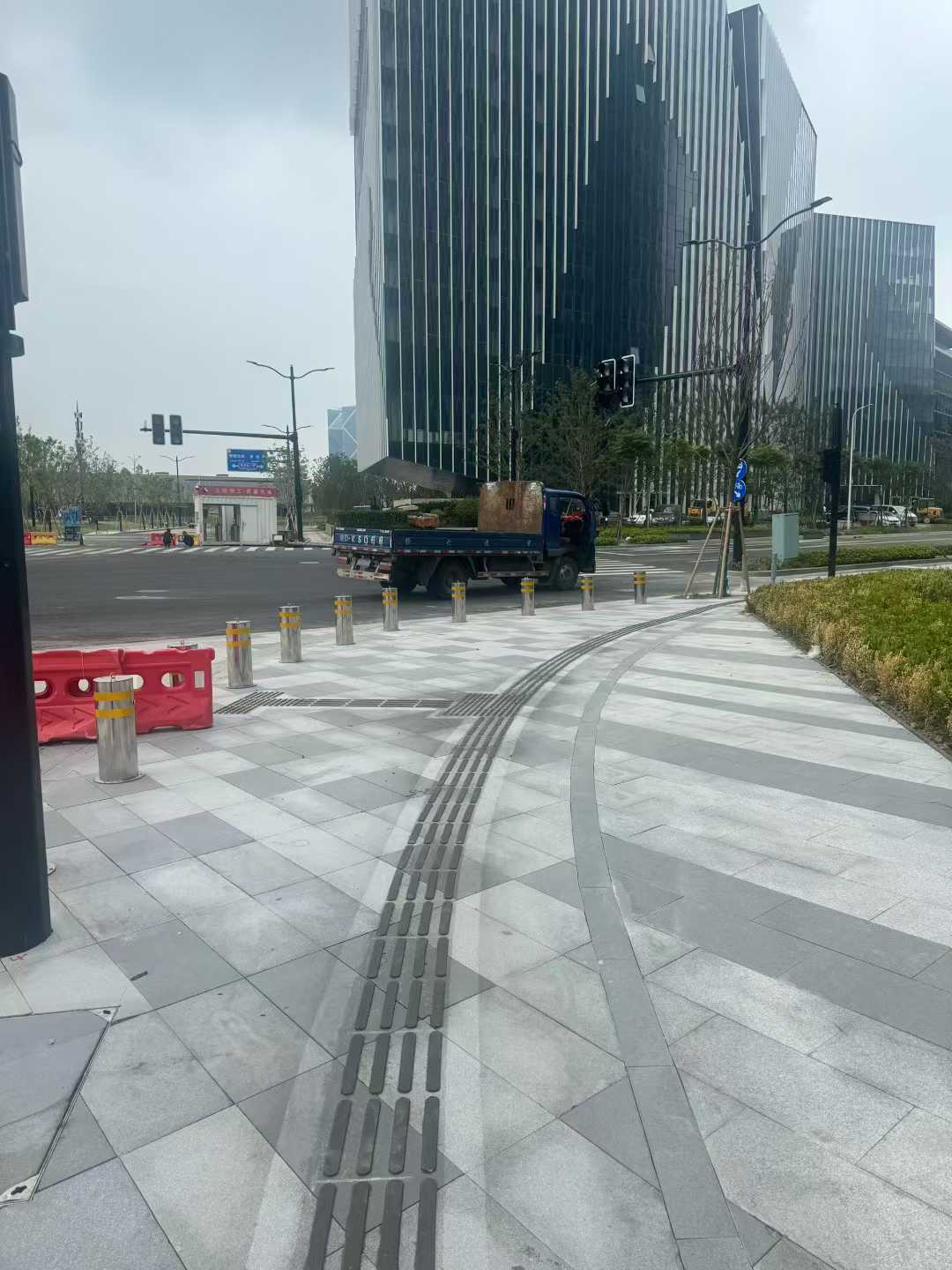 现场浇筑式触觉警示铺装 | 现场浇筑盲道表面